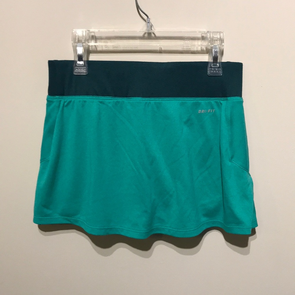 Green Nike Skort Skirt Shorts - Picture 2 of 8